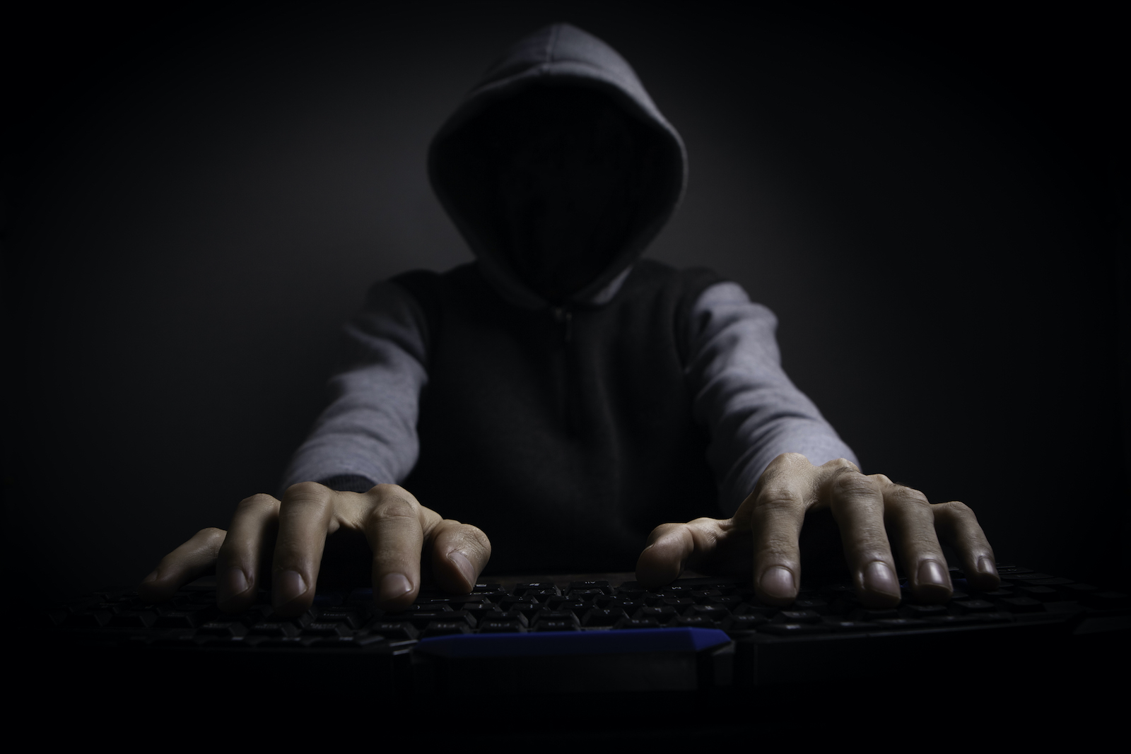 Podszywanie się w internecie pod inną osobę i zniesławienie