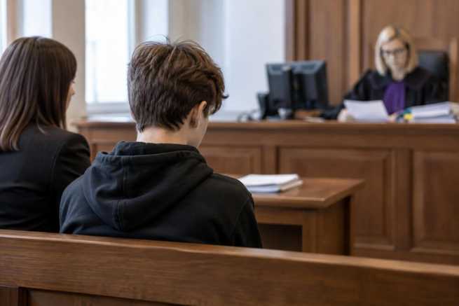 Demoralizacja nieletniego – co to znaczy i jakie środki może orzec sąd?