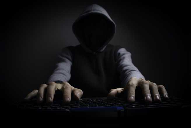 Podszywanie się w internecie pod inną osobę i zniesławienie