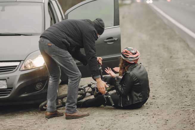 Zatrzymane prawo jazdy za za nieustąpienie pierwszeństwa i potrącenie rowerzysty