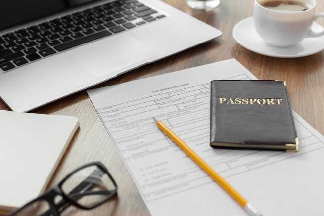 Ryzyko zatrzymania osoby poszukiwanej wnioskującej o nowy paszport w UK