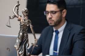Kiedy zatrudnić adwokata? Kto i kiedy powinien skorzystać z pomocy adwokata?
